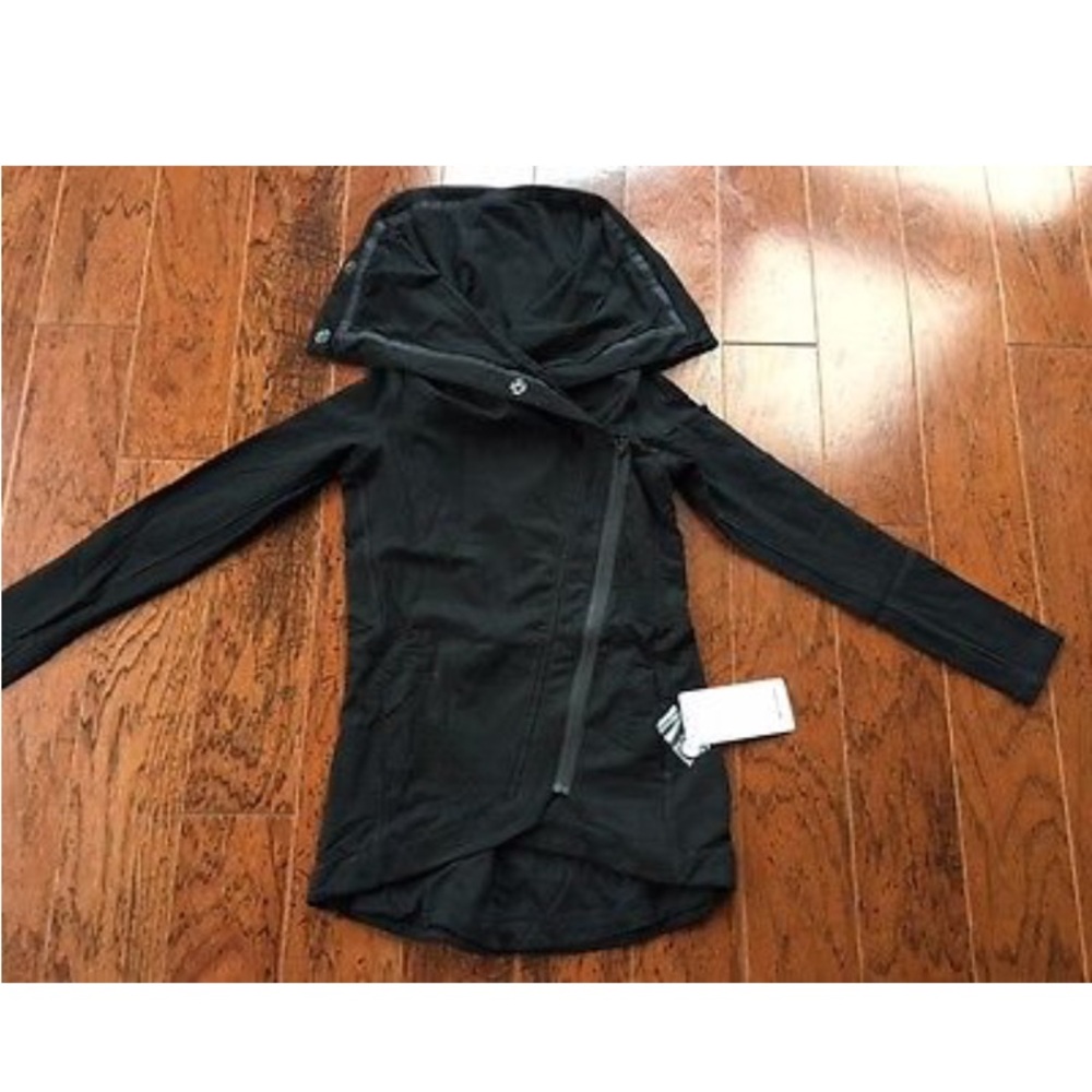 New Lululemon Method Wrap size 2 or 4